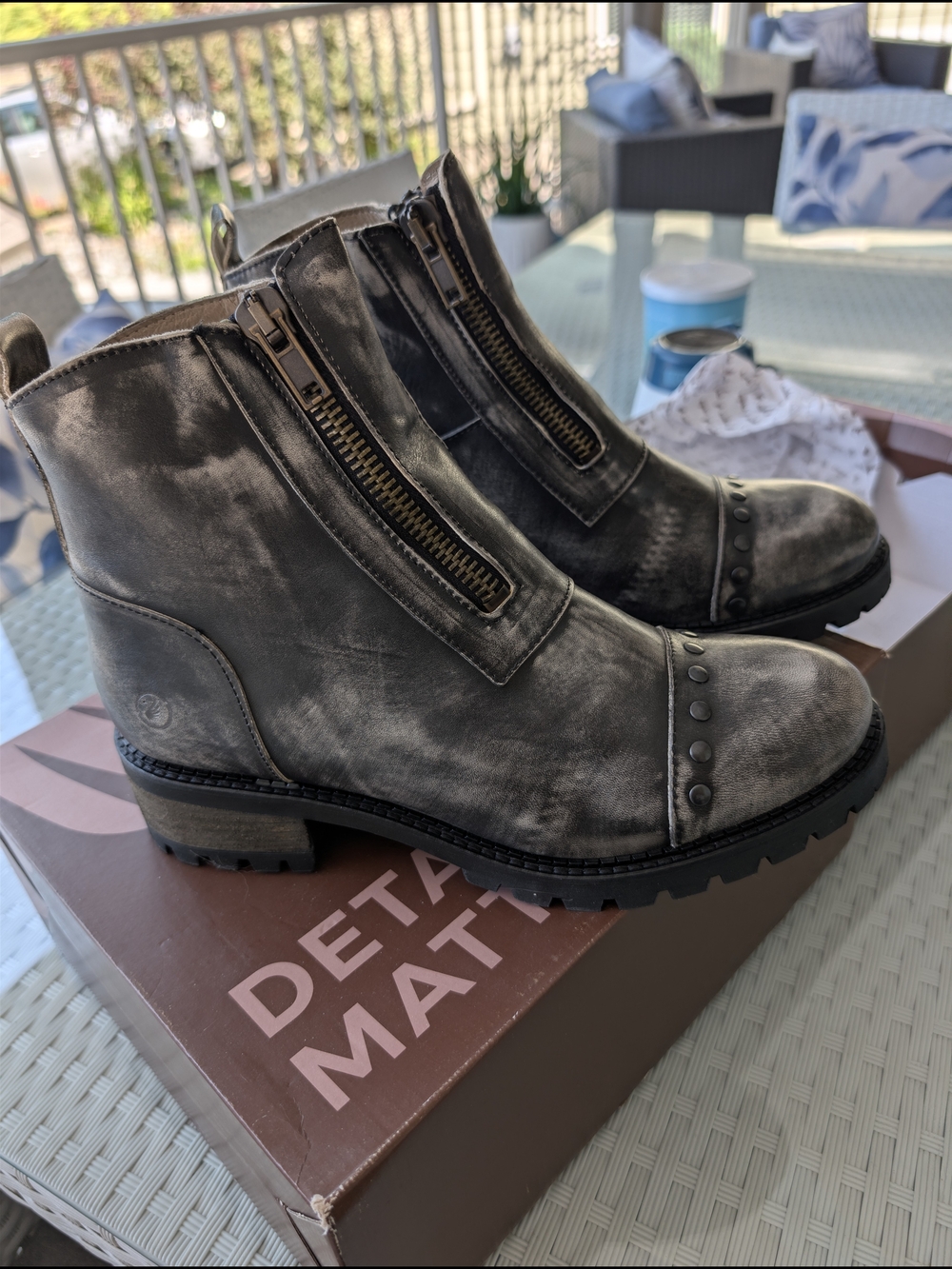 Casta morna Distressed Gray Leather Zip Ankle Boots